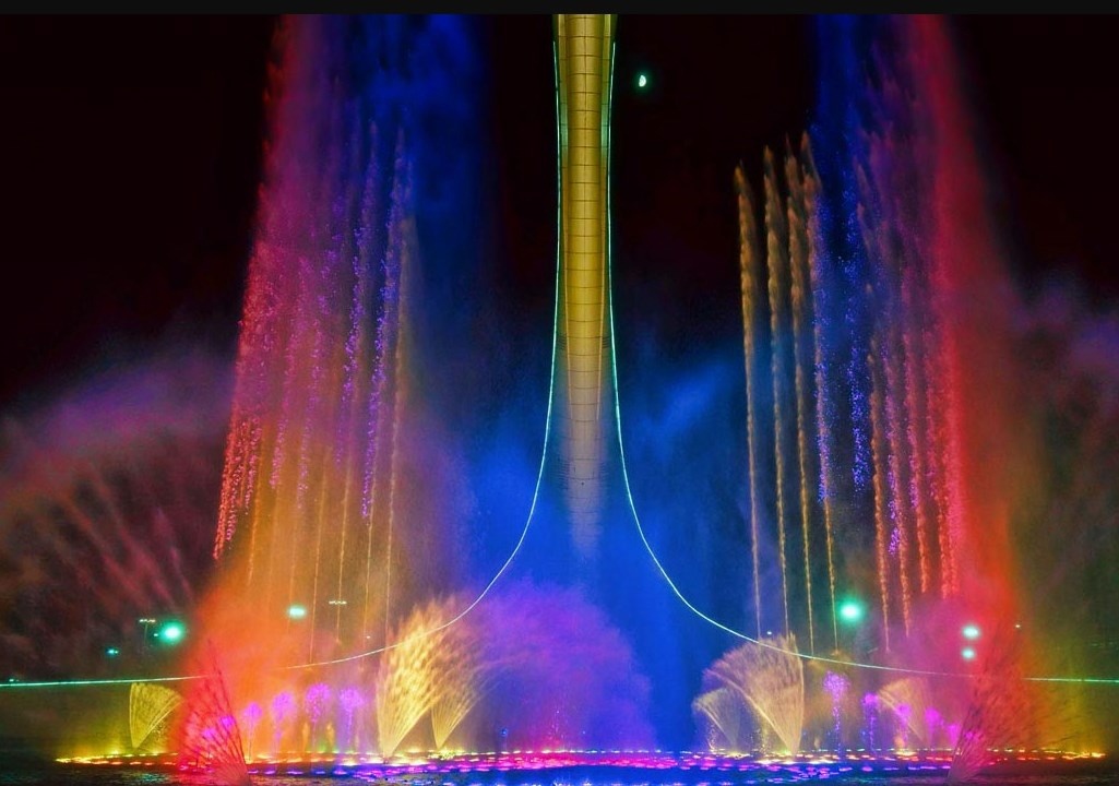 Поющие фонтаны в Олимписком парке в Сочи